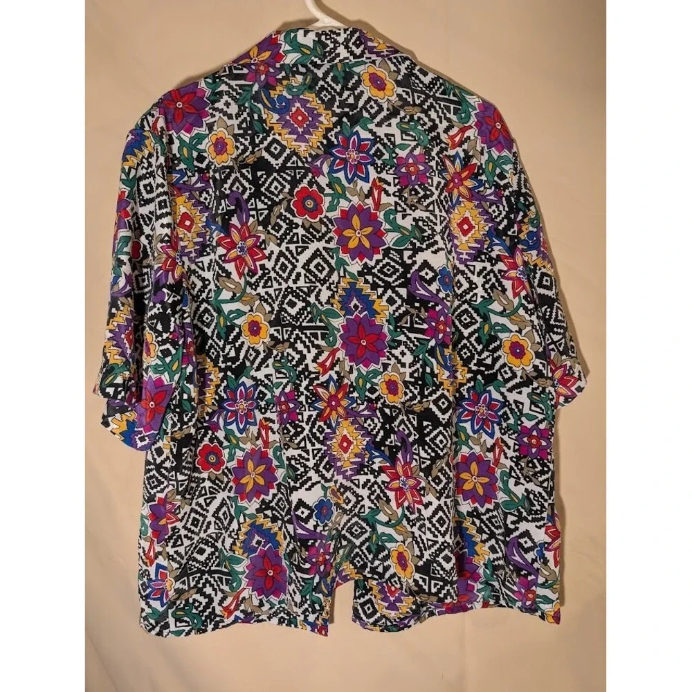 Jordani Women's Blouse 16W Black White Geometric Floral Print‎ Short Sleeve - Picture 2 of 3
